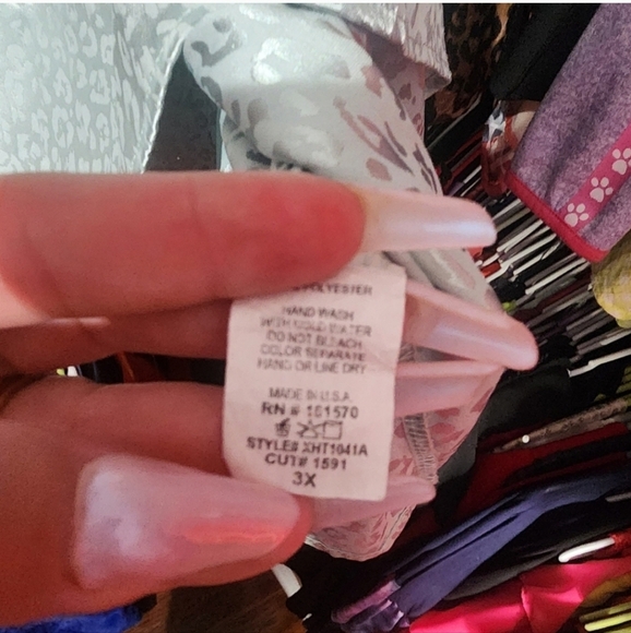 🍁🍂Like new Glitzy girlz satin top size 3x - Picture 3 of 4